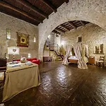Castello Orsini 酒店 Nerola