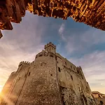 Castello Orsini 酒店 Nerola