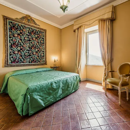 Castello Orsini 네롤라