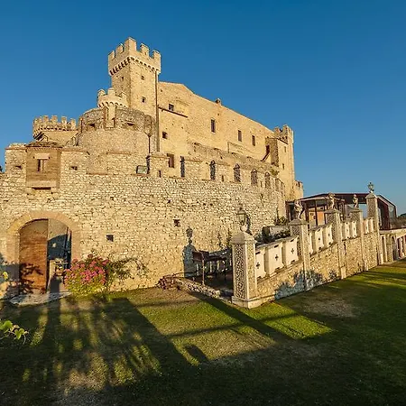 Castello Orsini 네롤라