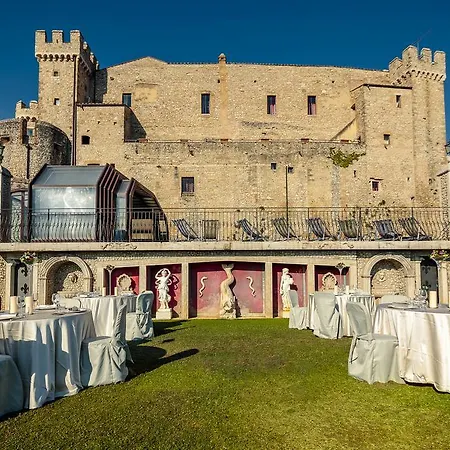 Castello Orsini 호텔